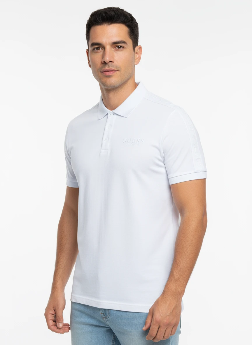 freepik__modelo-latino-de-35-aos-utilizando-el-polo-camiser__3760 Camisero Guess - Imagen 1