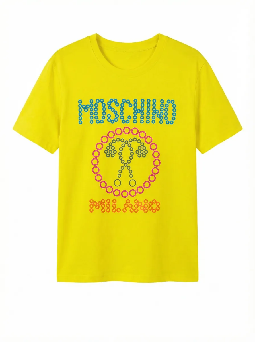 freepik__modelo-fantasma-no-visible-usando-polo-fondo-blanc__86216 Polo Moschino - Imagen 1