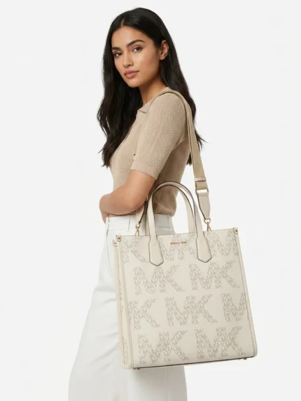 Tote Michael Kors Mirella en modelo - Daytemis