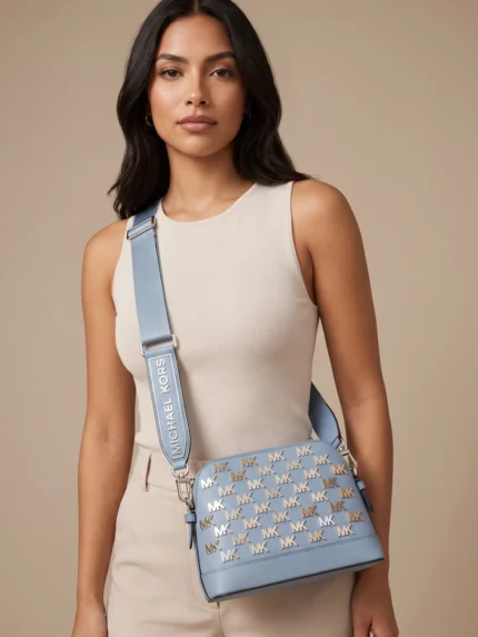 Cartera MK dome azul crossbody en modelo