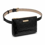 Cangurera Michael Kors charol negro con monograma MK repujado