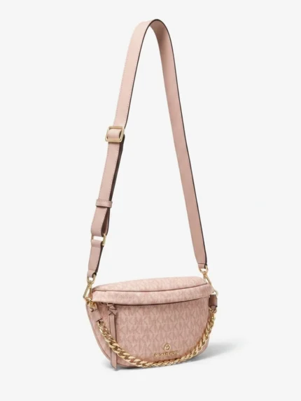 Cangurera Michael Kors media luna rosa palo con monograma MK