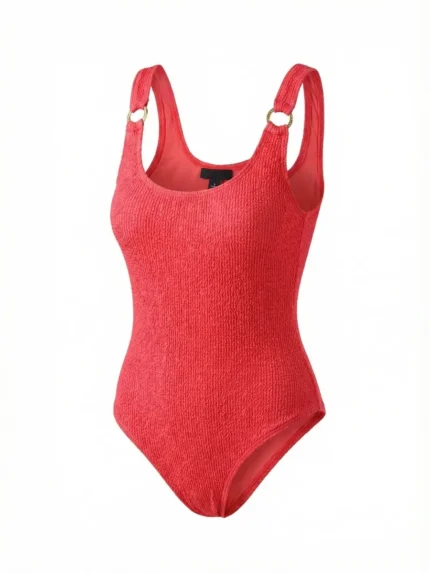 Traje de baño rojo coral texturizado con argollas