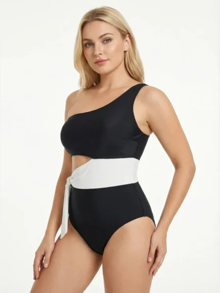 Traje de baño negro y blanco de un hombro