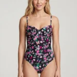 Traje de baño negro con flores