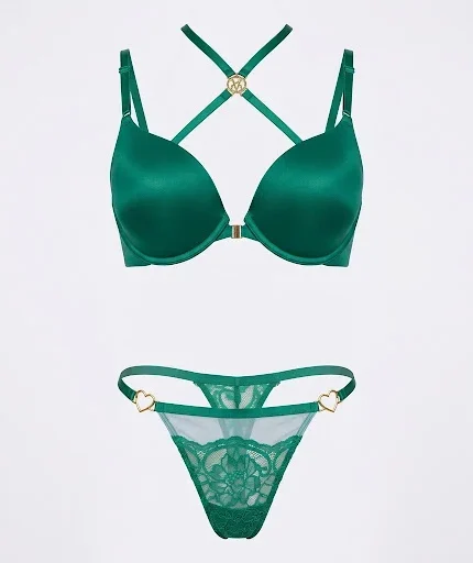 Conjunto verde con detalles dorados — vista adicional
