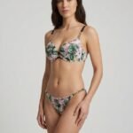 Conjunto floral con cadenas — vista principal